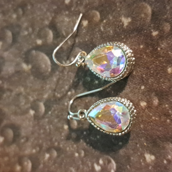 Jewelry - Aurora Borelis Dangling Pierced Earrings
